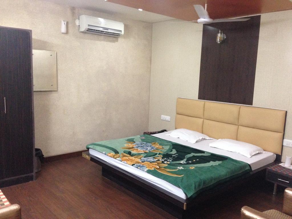 Hotel Silver Stone Ludhiana Quarto foto