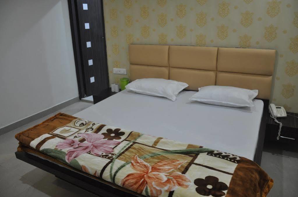 Hotel Silver Stone Ludhiana Exterior foto